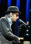 OOR.nl - THE DIVINE COMEDY: EEN LACH EN EEN TRAAN BIJ NEIL HANNON